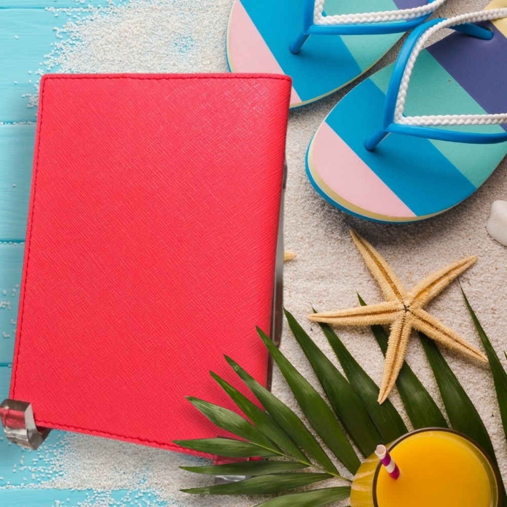 EUC KATE SPADE Imogene Talk The Talk PARROT Leather Wallet/Passport Holder - Picture 2 of 12